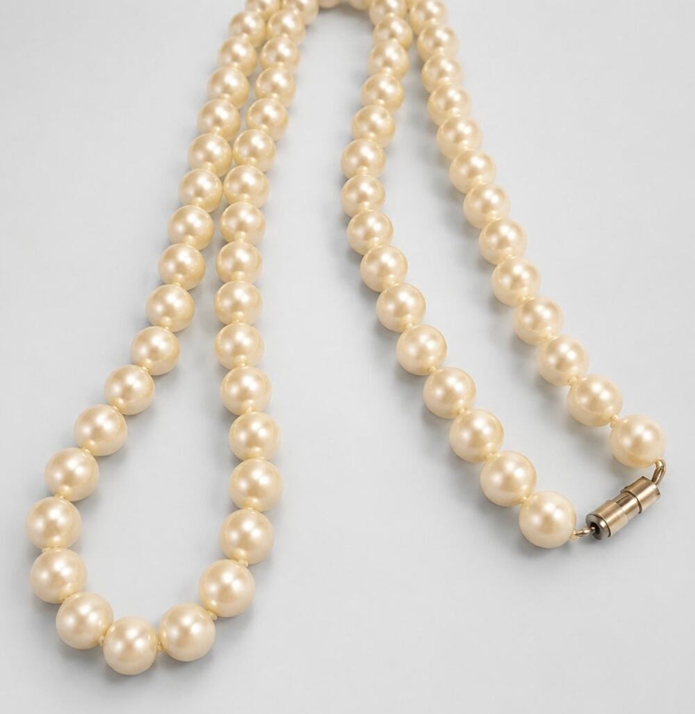 Vintage Faux Pearl Single‎ Strand Necklace. Feminine Romantic, wh02-22